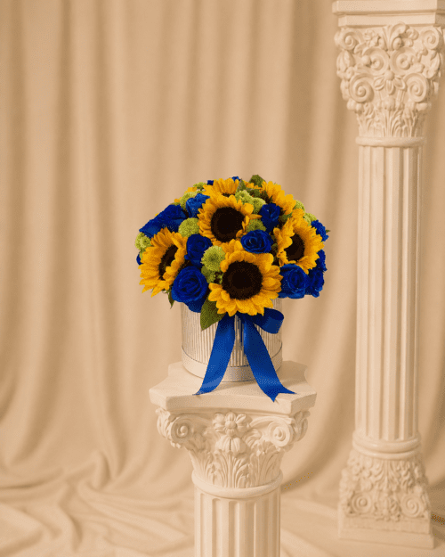 BOX DE GIRASOLES Y ROSAS AZULES AREQUIPA
